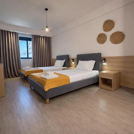 מלון Dolanit Village 4*