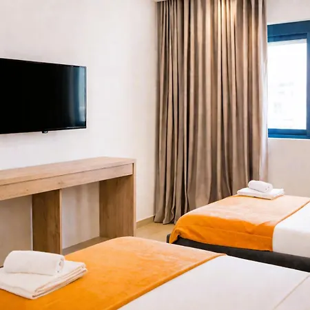 מלון Dolanit Village 4*