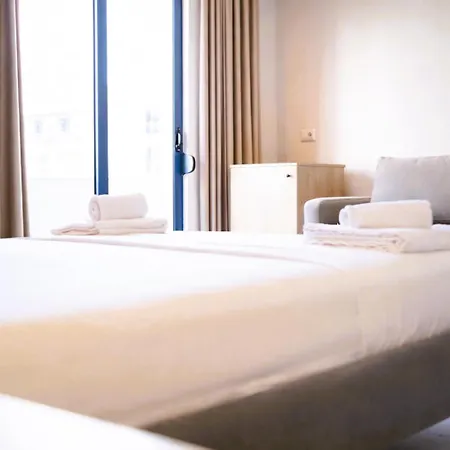 מלון Dolanit Village 4*