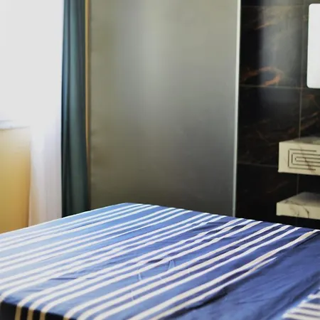 מלון Dolanit Village 4*